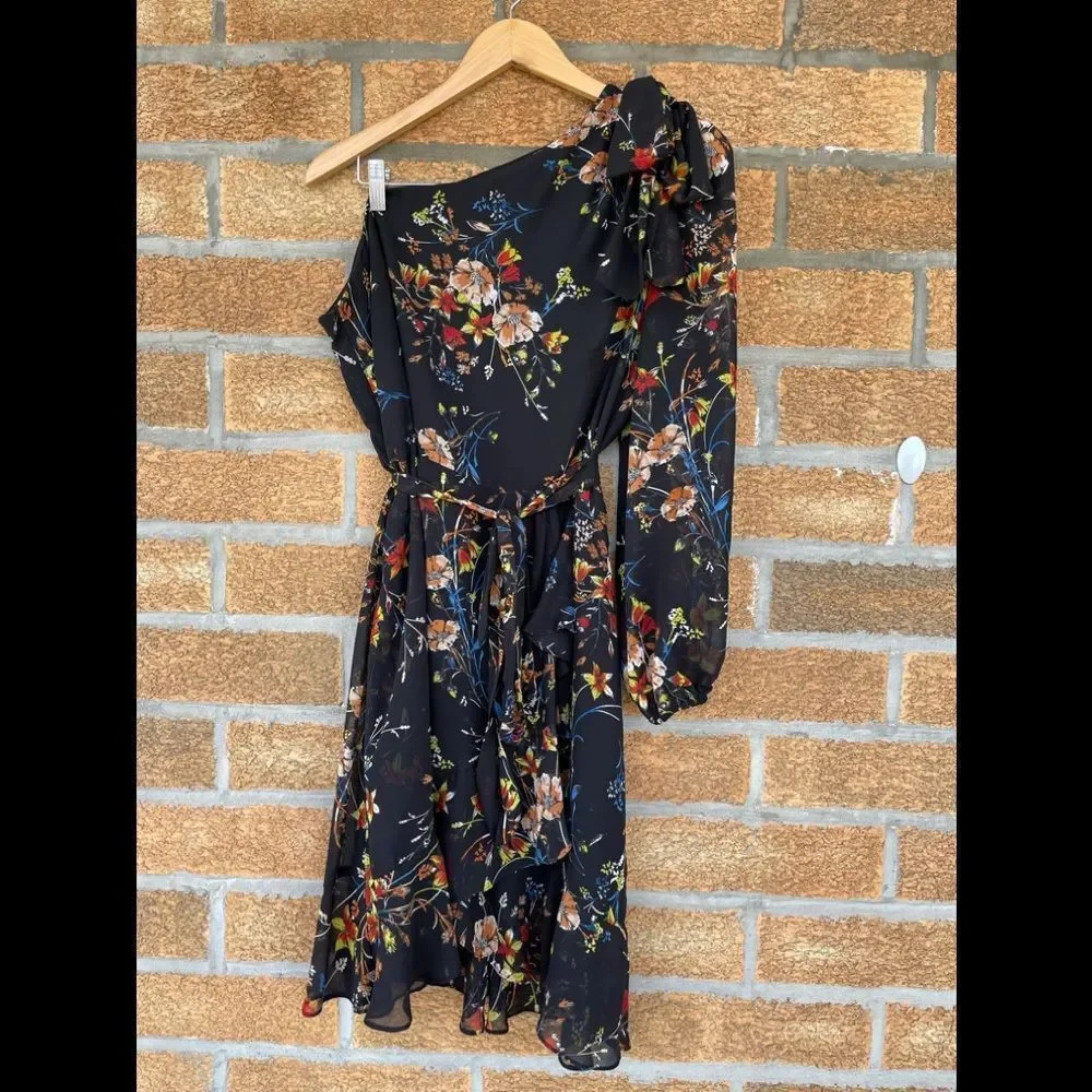 CLOVER AND SLOANE Garden Vine One-Shoulder Dress - Picture 3 of 13